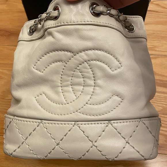 Preloved Chanel bucket chain bag-full set - Picture 4 of 13